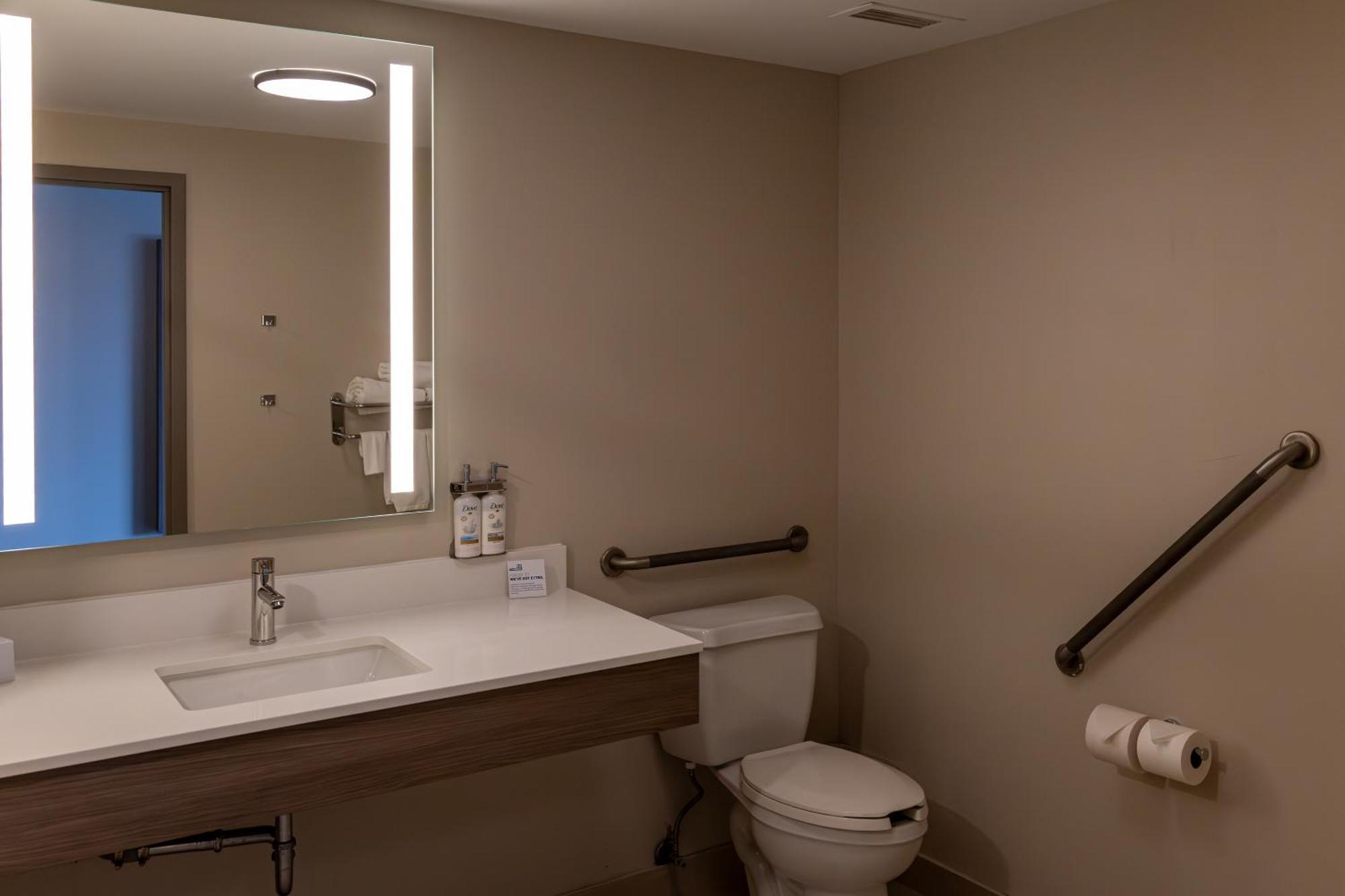 Holiday Inn Express Hotel & Suites Brockville By Ihg Экстерьер фото