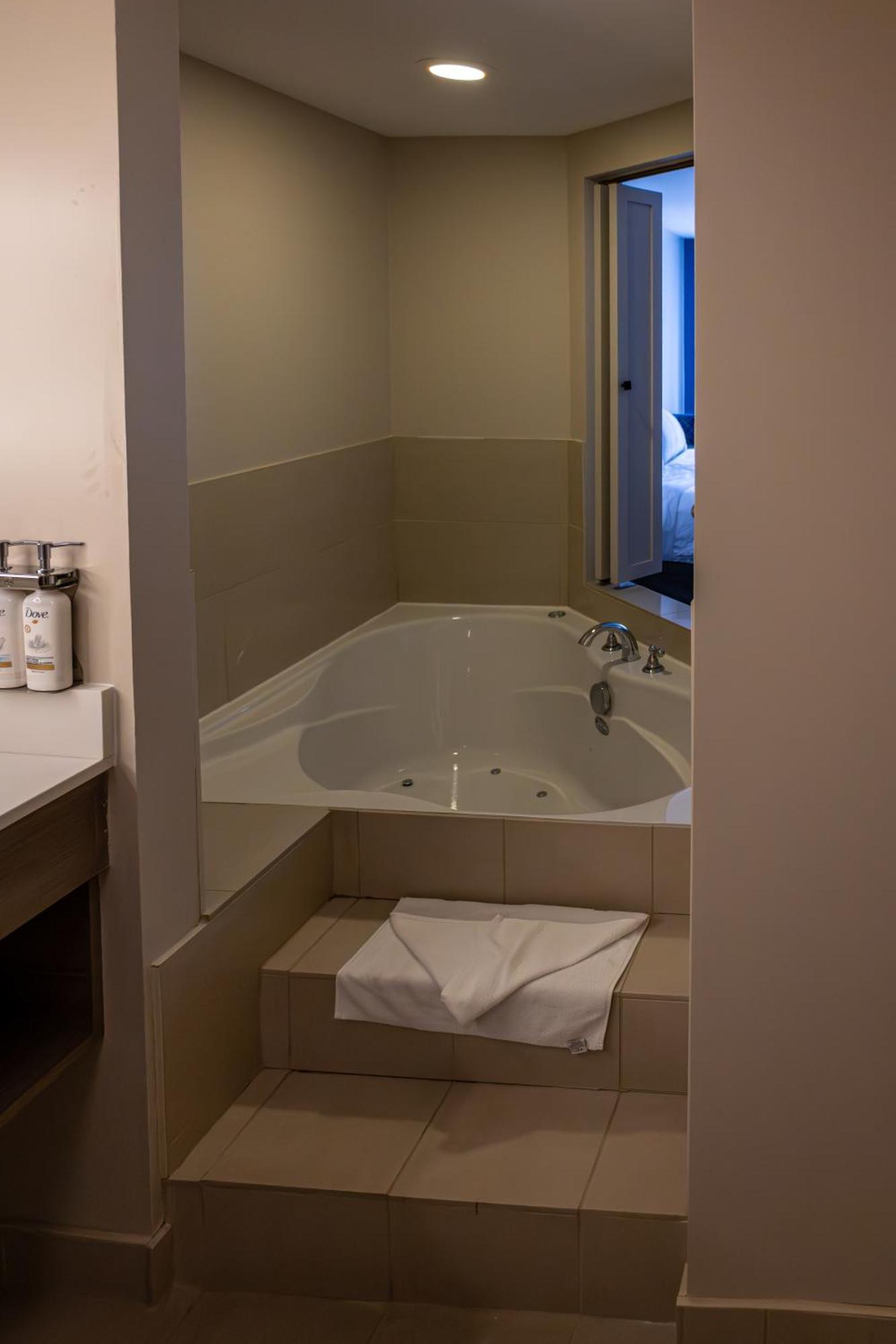 Holiday Inn Express Hotel & Suites Brockville By Ihg Экстерьер фото
