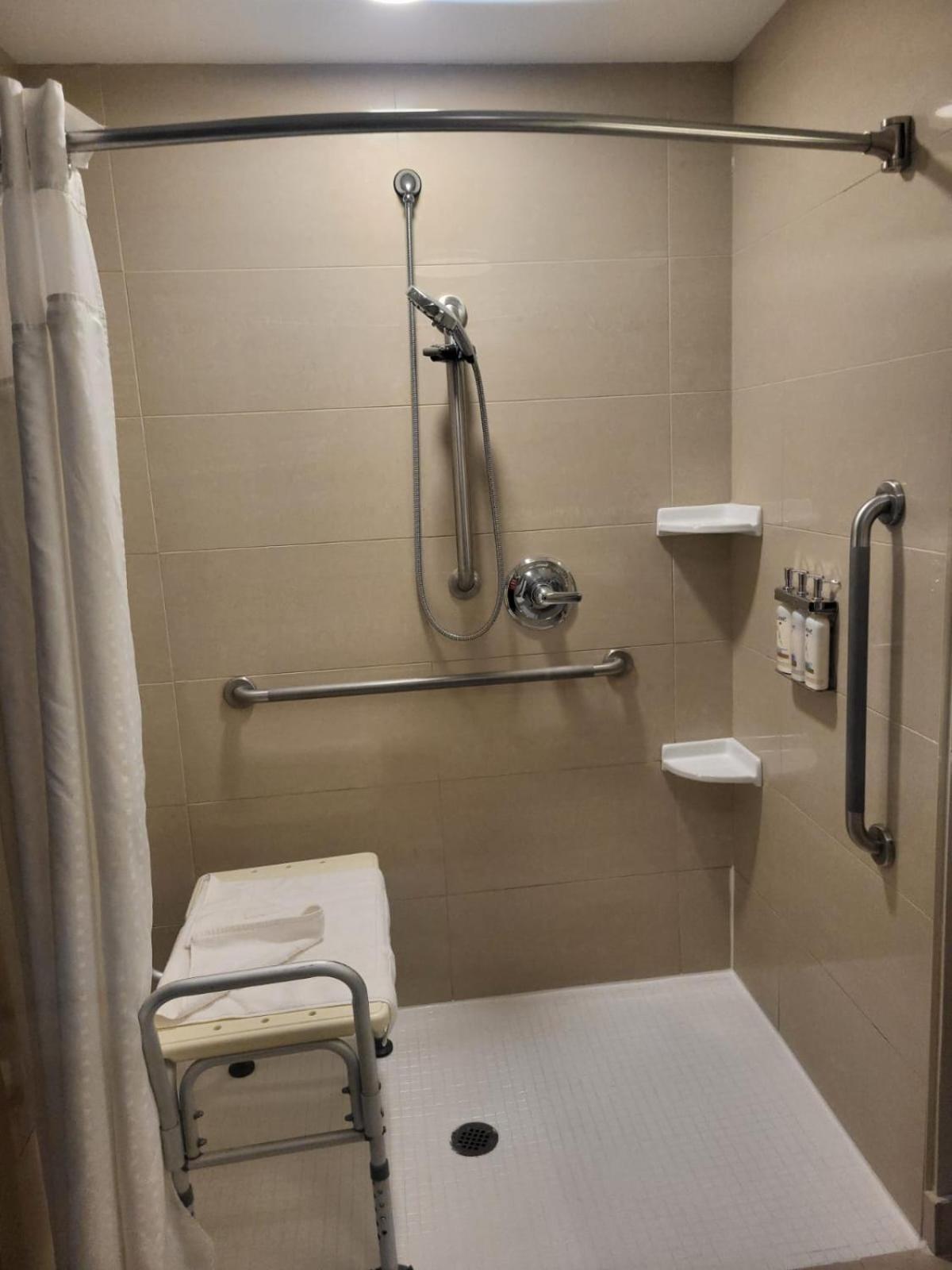 Holiday Inn Express Hotel & Suites Brockville By Ihg Экстерьер фото