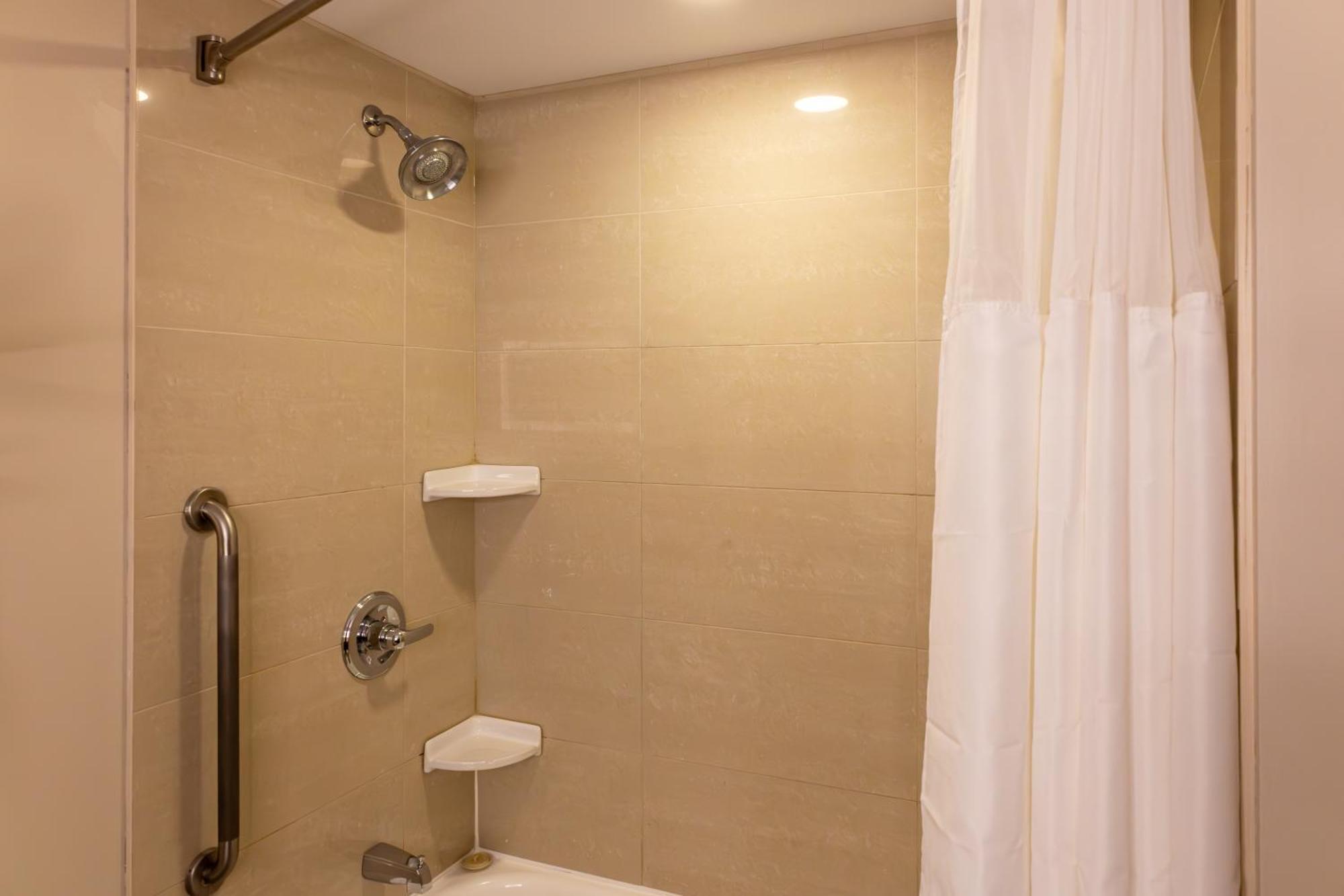 Holiday Inn Express Hotel & Suites Brockville By Ihg Экстерьер фото