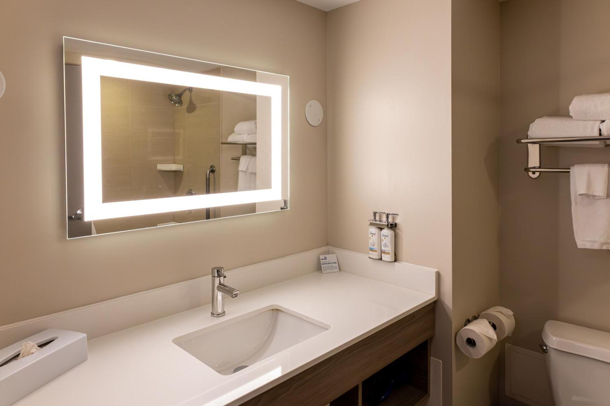 Holiday Inn Express Hotel & Suites Brockville By Ihg Экстерьер фото