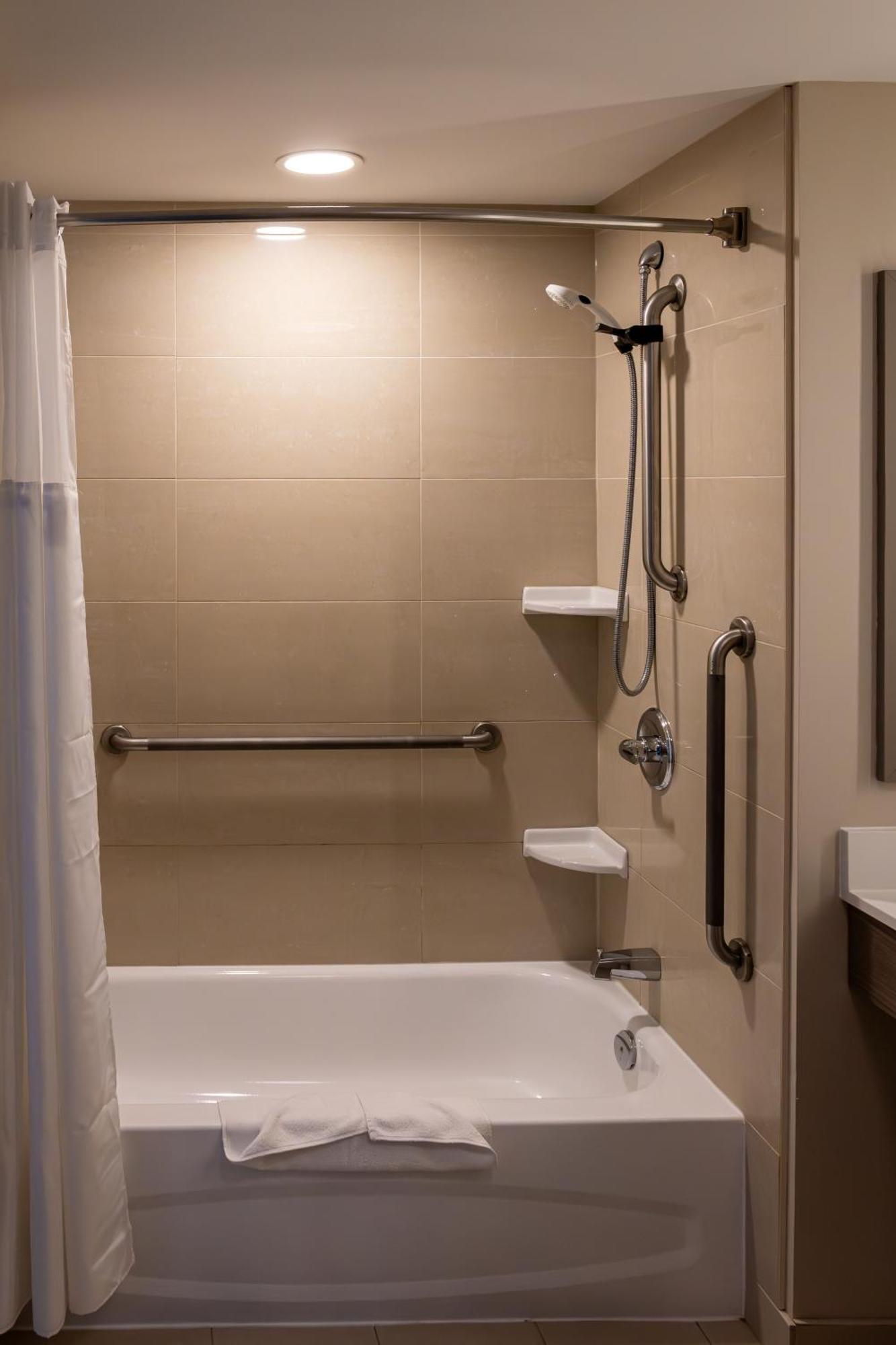 Holiday Inn Express Hotel & Suites Brockville By Ihg Экстерьер фото