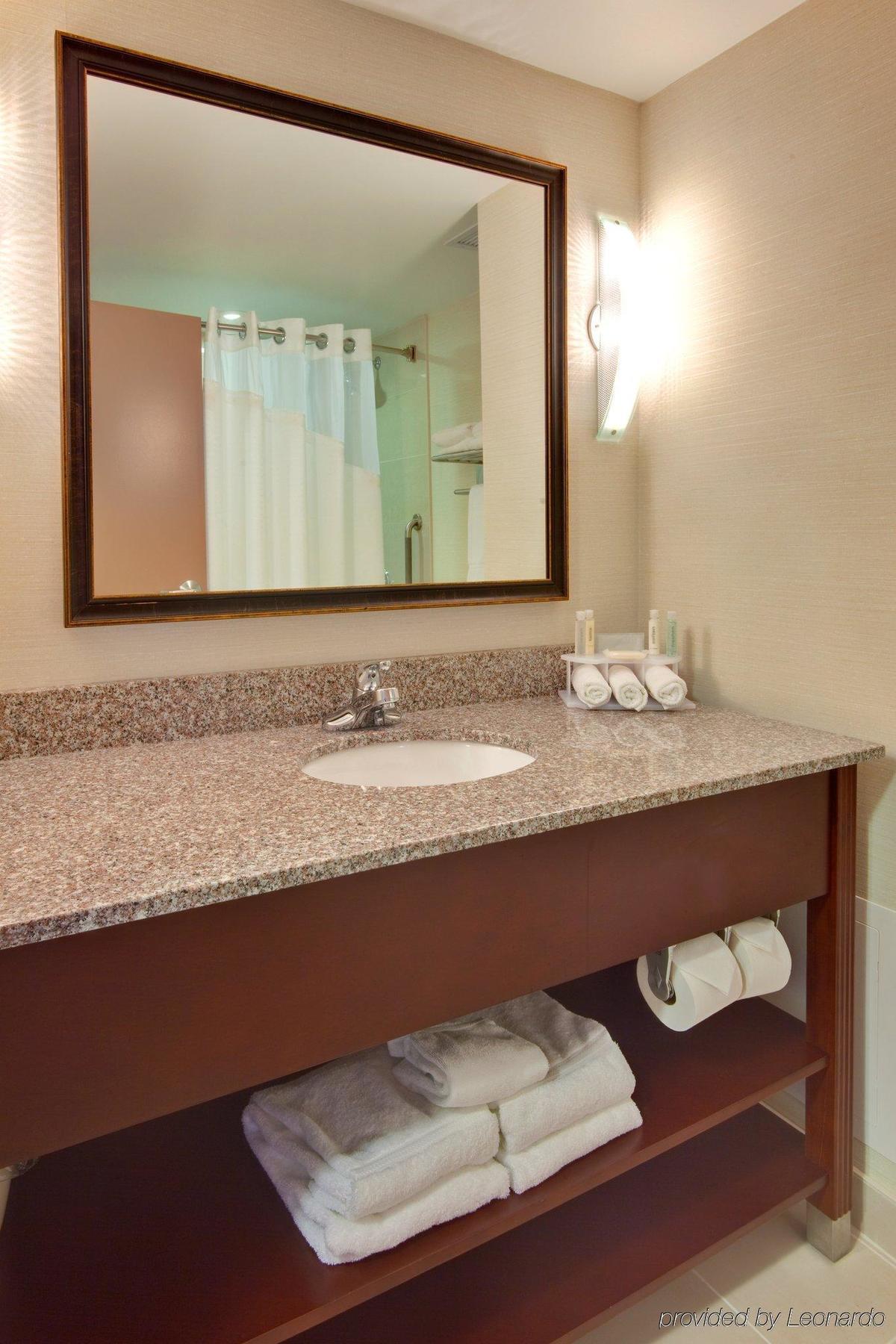 Holiday Inn Express Hotel & Suites Brockville By Ihg Номер фото