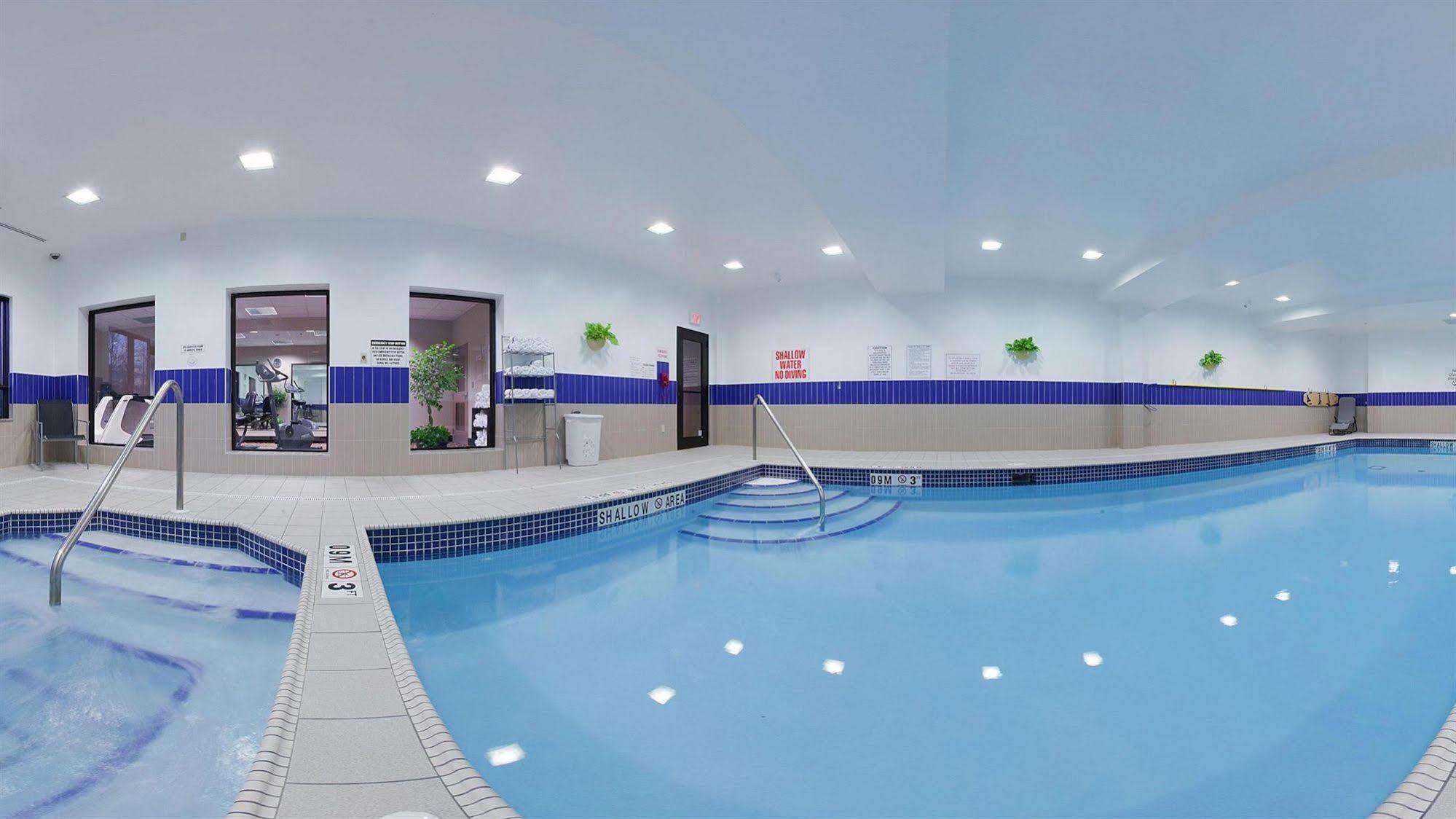 Holiday Inn Express Hotel & Suites Brockville By Ihg Экстерьер фото