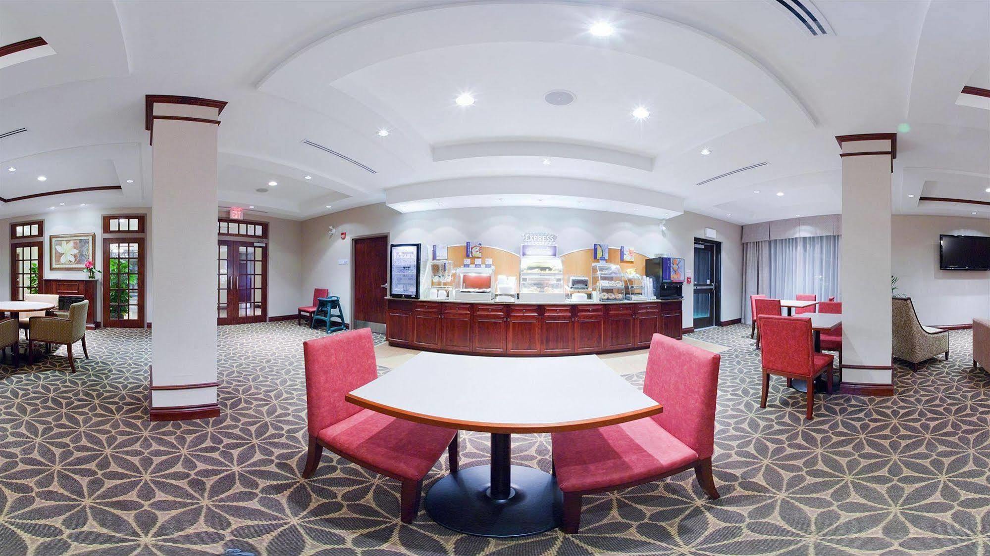 Holiday Inn Express Hotel & Suites Brockville By Ihg Экстерьер фото